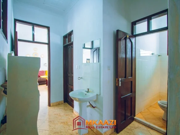 BEAUTIFUL FULLY FURNISHED 3-BEDROOM HOUSE IN SILVER SANDS ROAD, MALINDI