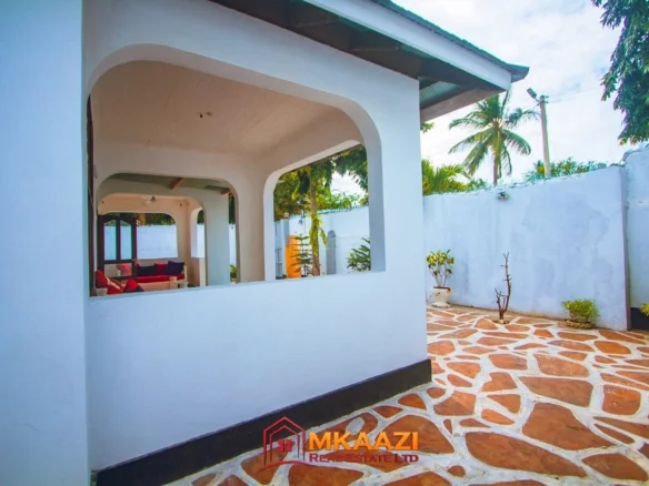 BEAUTIFUL FULLY FURNISHED 3-BEDROOM HOUSE IN SILVER SANDS ROAD, MALINDI