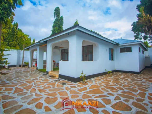 BEAUTIFUL FULLY FURNISHED 3-BEDROOM HOUSE IN SILVER SANDS ROAD, MALINDI