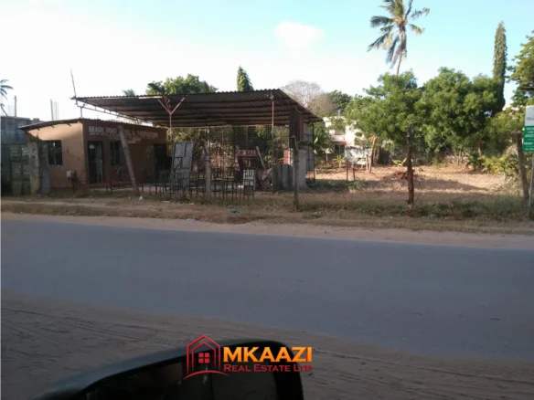 COMMERCIAL LAND FOR SALE IN MTWAPA CBD, KILIFI COUNTY - 1/4 ACRE FREEHOLD CORNER PLOY