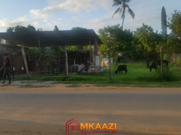 COMMERCIAL LAND FOR SALE IN MTWAPA CBD, KILIFI COUNTY - 1/4 ACRE FREEHOLD CORNER PLOY