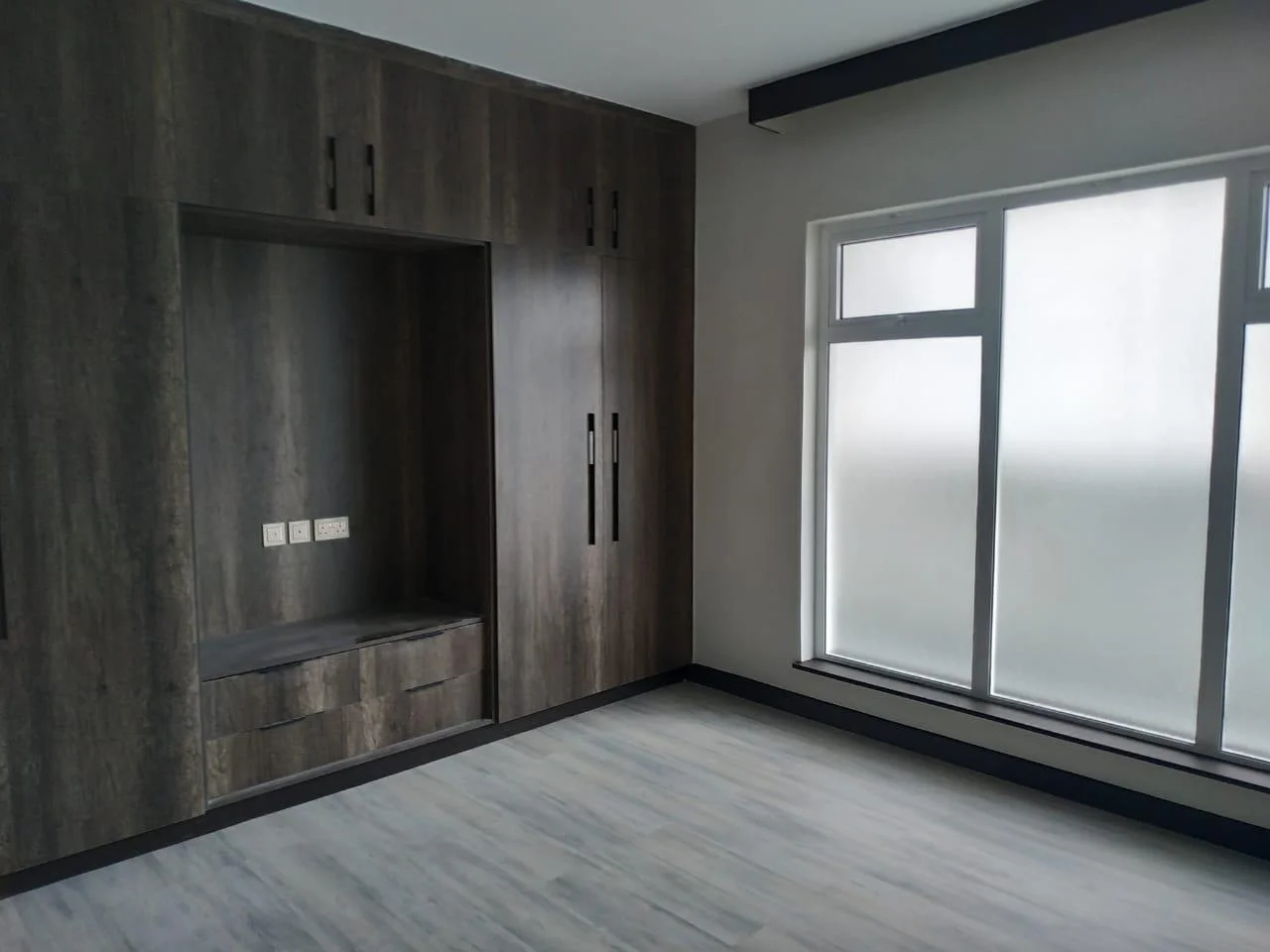 ELEGANT 3-BEDROOM APARTMENT WITH DSQ - RIVERSIDE DRIVE, NAIROBI