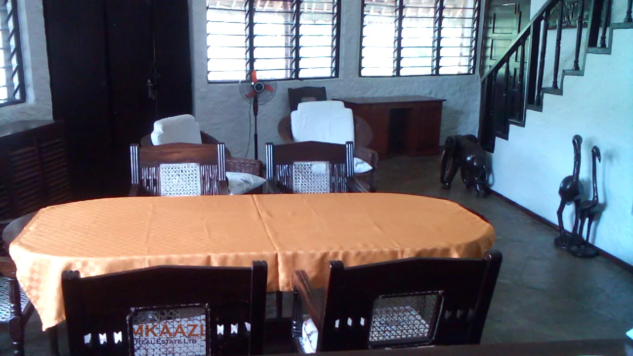 EXCLUSIVE 3 - BEDROOM VILLA WITH SQ ON 1/4 ACRE PLOT NEAR AQUARIUS, WATAMU