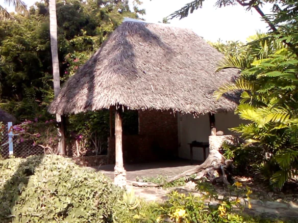 EXCLUSIVE 3 - BEDROOM VILLA WITH SQ ON 1/4 ACRE PLOT NEAR AQUARIUS, WATAMU