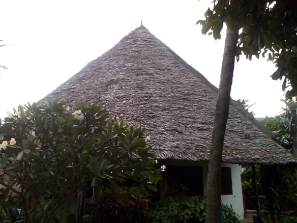 EXCLUSIVE 3 - BEDROOM VILLA WITH SQ ON 1/4 ACRE PLOT NEAR AQUARIUS, WATAMU