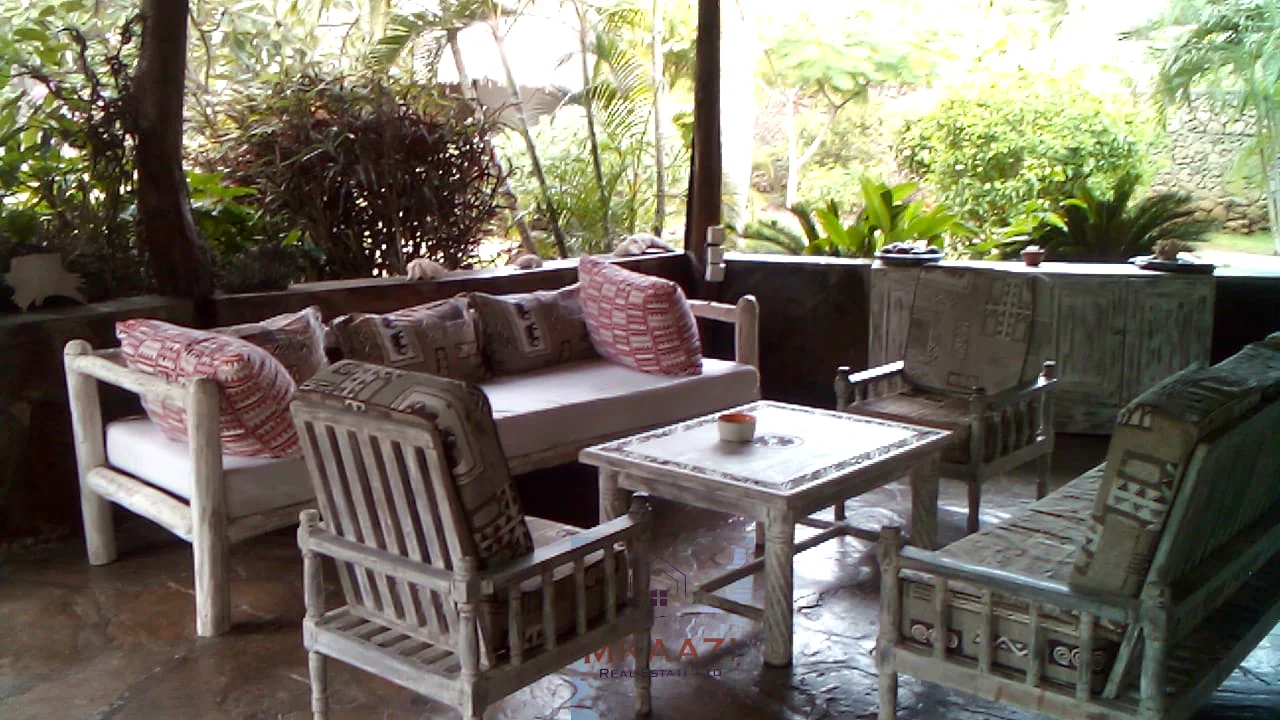 EXCLUSIVE 3 - BEDROOM VILLA WITH SQ ON 1/4 ACRE PLOT NEAR AQUARIUS, WATAMU