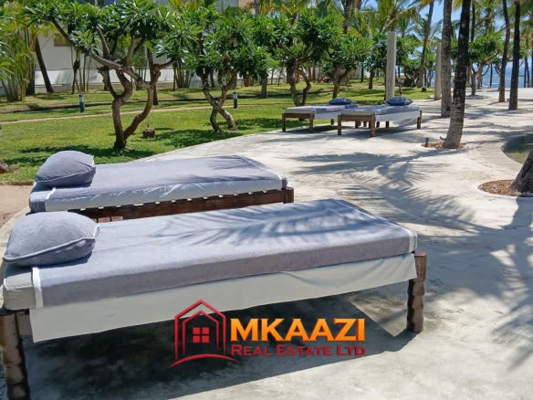 FULLY FURNISHED 2 - BEDROOM LUXURY BEACHFRONT APARTMENT - MALINDI