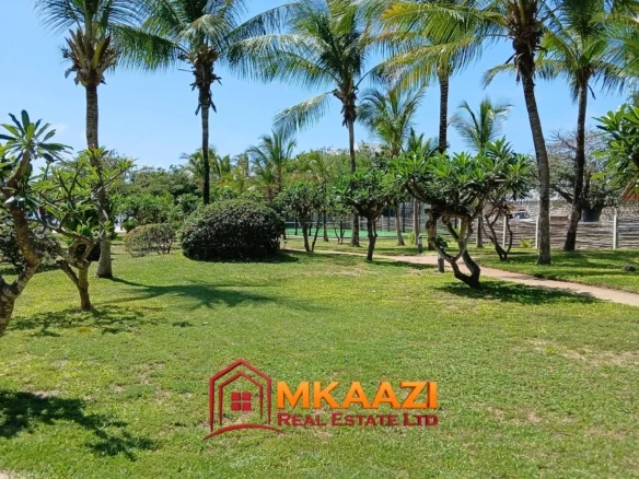FULLY FURNISHED 2 - BEDROOM LUXURY BEACHFRONT APARTMENT - MALINDI