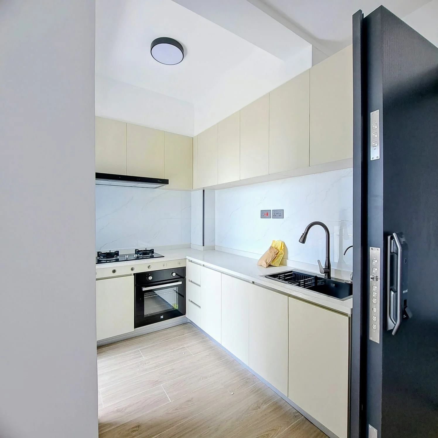  MODERN 1-BEDROOM APARTMENT IN KILIMANI, GEORGE PADMORE ROAD 