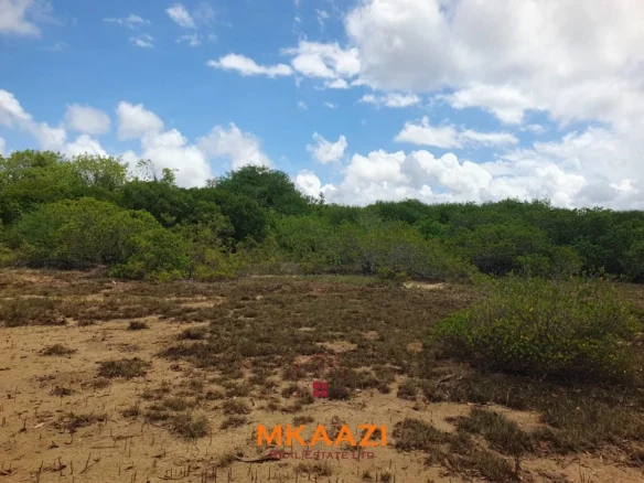 PRIME 5.75-ACRE OCEANFRONT LAND IN MANDA ISLAND, LAMU - OVERLOOKING LAMU PORT