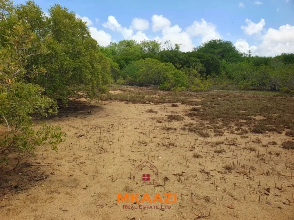 PRIME 5.75-ACRE OCEANFRONT LAND IN MANDA ISLAND, LAMU - OVERLOOKING LAMU PORT