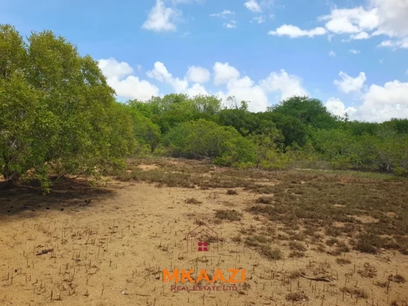 PRIME 5.75-ACRE OCEANFRONT LAND IN MANDA ISLAND, LAMU - OVERLOOKING LAMU PORT