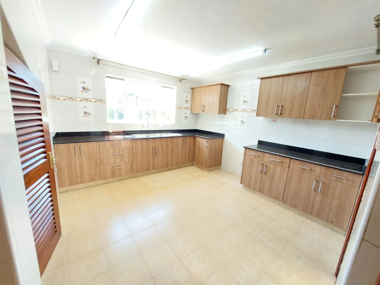 SPACIOUS 4-BEDROOMM VILLA IN RUNDA, NAIROBI