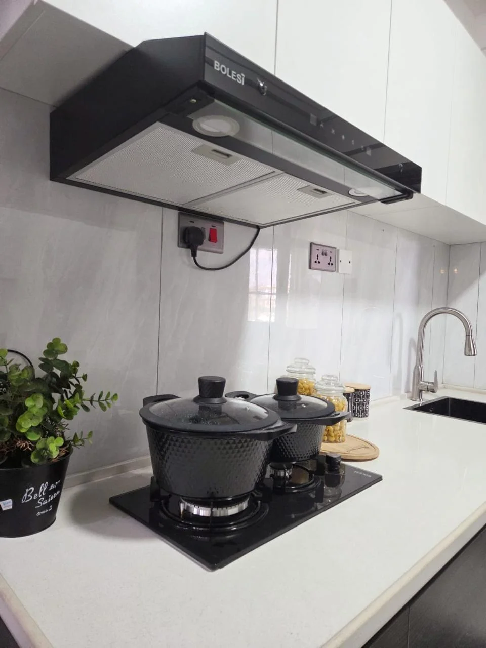 TSAVORITE GARDENS-ELEGANT MODERN 1,2&3 - BEDROOM APARTMENTS IN KILIMANI, NAIROBI