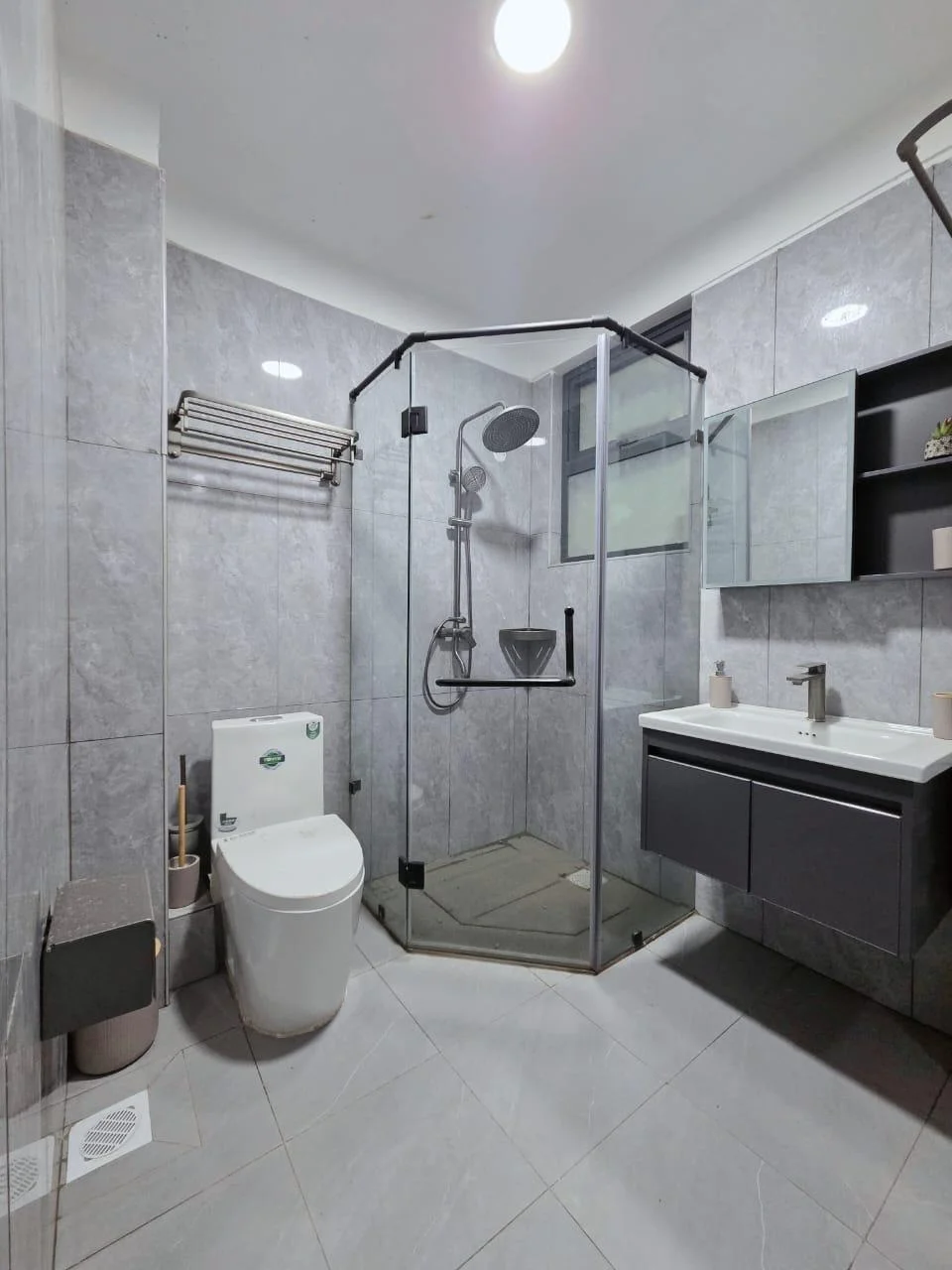 TSAVORITE GARDENS-ELEGANT MODERN 1,2&3 - BEDROOM APARTMENTS IN KILIMANI, NAIROBI