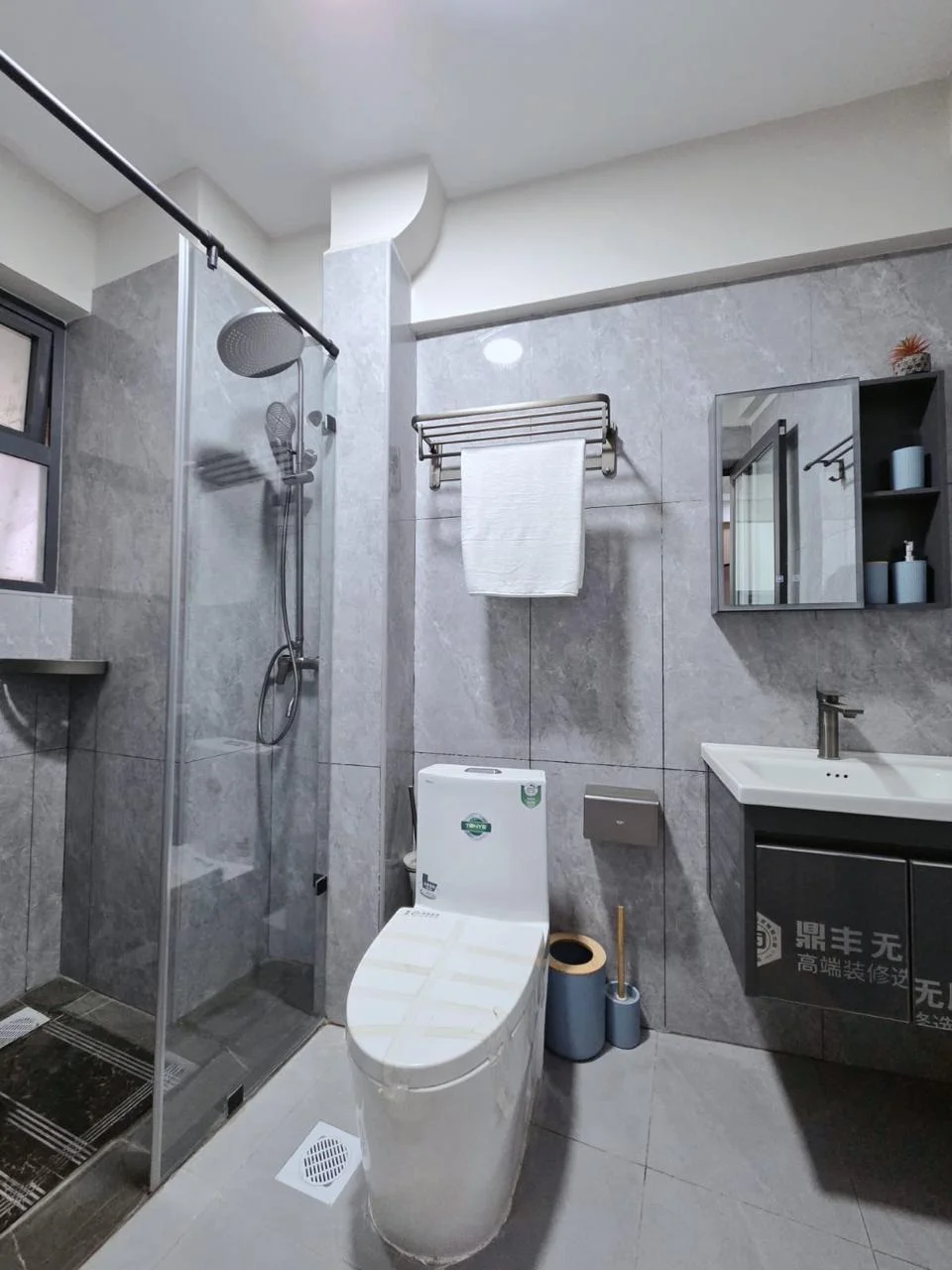 TSAVORITE GARDENS-ELEGANT MODERN 1,2&3 - BEDROOM APARTMENTS IN KILIMANI, NAIROBI