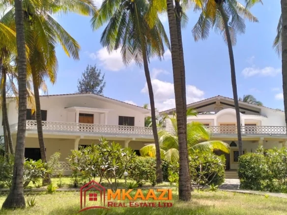 TWIN 3-BEDROOM BEACHFRONT VILLAS-MAMBRUI