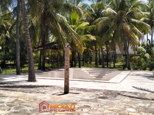 TWIN 3-BEDROOM BEACHFRONT VILLAS-MAMBRUI