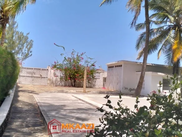 TWIN 3-BEDROOM BEACHFRONT VILLAS-MAMBRUI